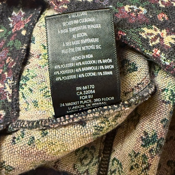 Urban Outfitters Kimchi Blue Floral Tapestry Pin Up High Waist Shorts Size 0 - Picture 11 of 12